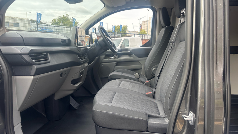 Ford Transit Custom E-320 L1 Rwd 100kW 65kWh H1 Van Limited Auto